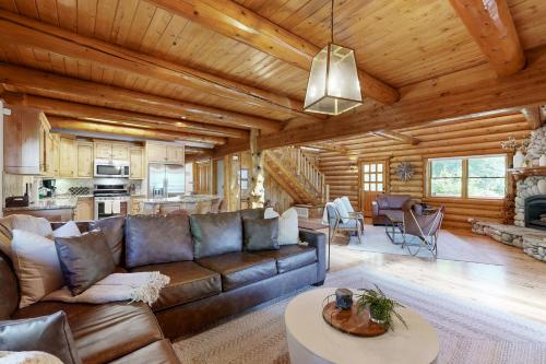 Bow Canyon Oasis in Big Bear Lake, USA