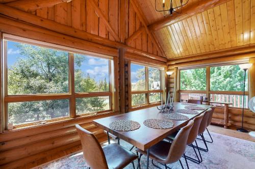 Bow Canyon Oasis in Big Bear Lake, USA