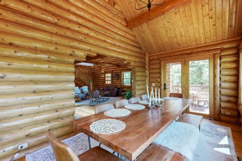 Bow Canyon Oasis in Big Bear Lake, USA