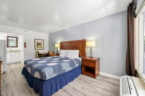 Budgetel Inn and Suites in Fulton Country Airport