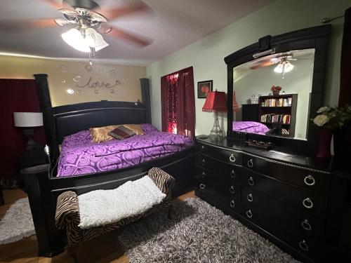 Colorful 3 bedrooms twin home near Center in Philadelphia, USA