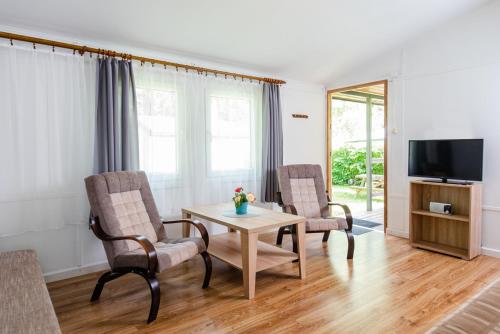 2 bedrooms, 5 beds