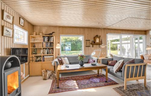  3 Bedroom Stunning Home In Fur in Fur