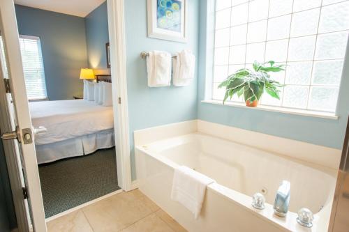 572405384 Palace View Resort by Spinnaker