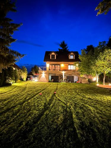 POGO dom nad Narwią - 4 sypialnie, balia, własny pomost, plac zabaw