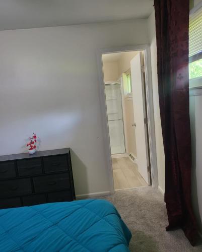 private one bedroom and walk in bathroom unit, 2 min from OSU, free parking, wi-fi, AC, washer and dryer, ExpoCenter, Riverside Methodist Hospital in Columbus, USA