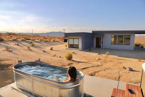 Solis Joshua Tree Urban Design Casita and Cowboy Pool in Joshua Tree, USA