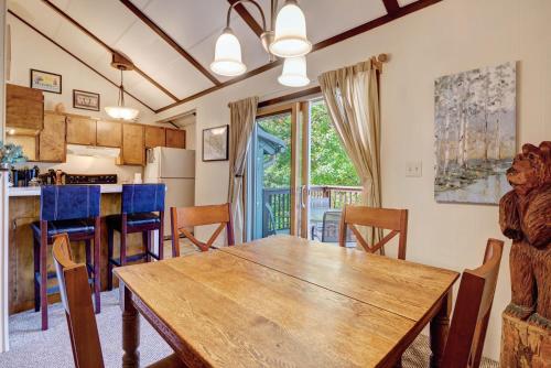 101 Hornbeam Rd, Unit 6D by Carolina Stays in Beech Mountain, USA