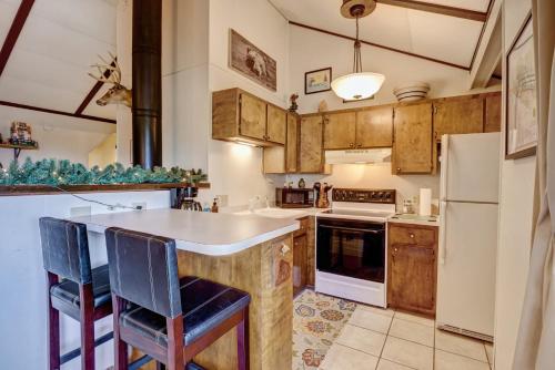 101 Hornbeam Rd, Unit 6D by Carolina Stays in Beech Mountain, USA