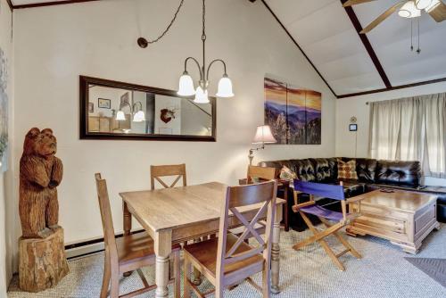 101 Hornbeam Rd, Unit 6D by Carolina Stays in Beech Mountain, USA