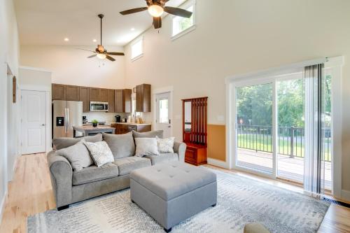Peaceful Hendersonville Home Less Than 2 Mi to Main St! in Hendersonville, USA