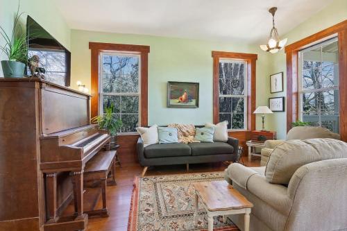 Jasperilla Pink House in Saint Francisville, USA
