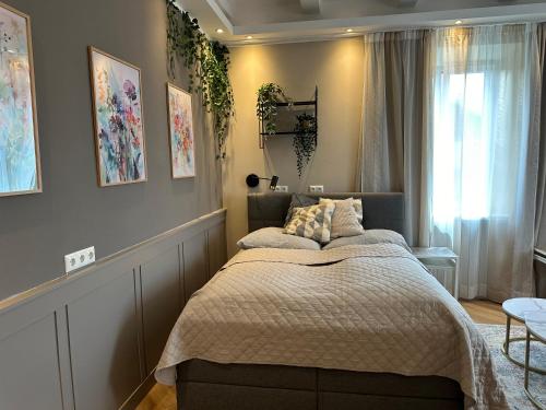 Book-A-Room City Apartment - image 4