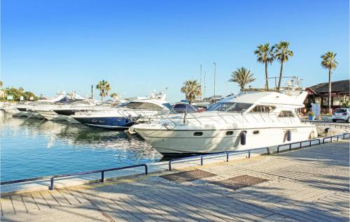 Amazing apartment in Marbella with Outdoor swimming pool WiFi and 2 Bedrooms - image 7