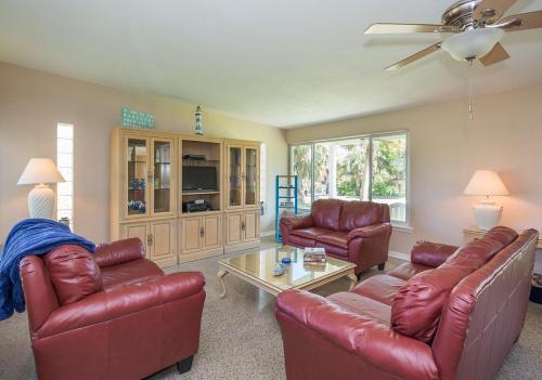 Oprema, North Beach Beauty - Lovely home across the street from the beach. 1814B in North Atlantic Avenue