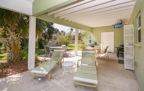 Oprema, North Beach Beauty - Lovely home across the street from the beach. 1814B in North Atlantic Avenue