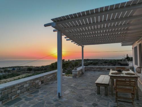 ‘Sophie’s Villa’ in Akrotiri (Cyclades)