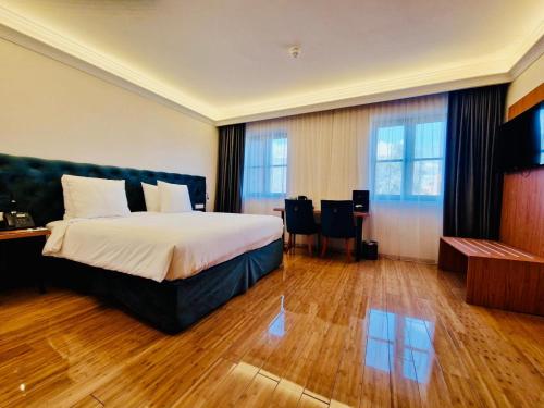 room detail thumbnail 1