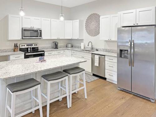 Spacious Freshly Renovated Townhome- Scenic Side in Loudon, USA