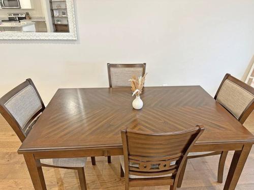 Spacious Freshly Renovated Townhome- Scenic Side in Loudon, USA