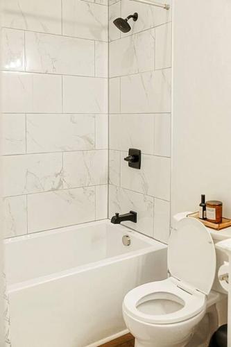 Spacious Freshly Renovated Townhome- Scenic Side