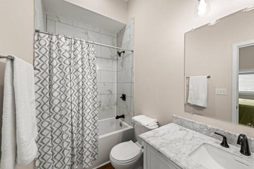 Spacious Freshly Renovated Townhome- Scenic Side