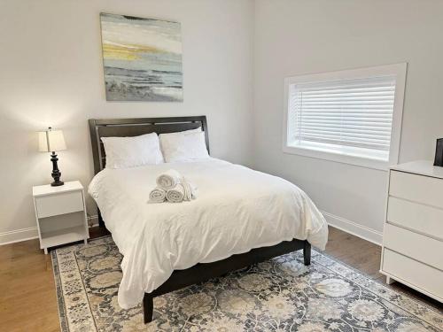 Spacious Freshly Renovated Townhome- Scenic Side