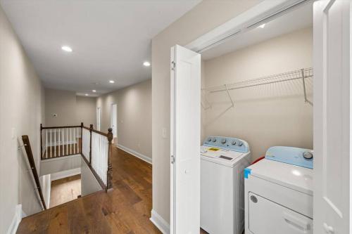 Spacious Freshly Renovated Townhome- Scenic Side in Loudon (TN)