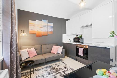 Brighton Apartment Walk to Cafés Beach & The Lanes Parking Available at Extra Cost on Request Only GioStays - image 3