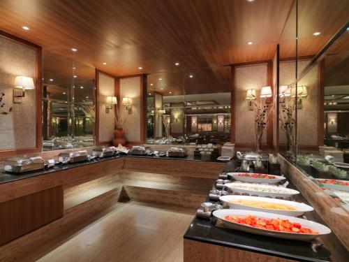 Restaurant, Royal Orchid Resort & Convention Centre in Kempanahalli