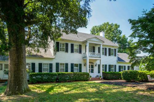 . On 7 Acres! Riverfront Estate w/ Views in Denton