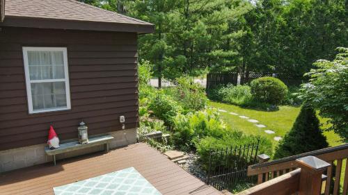 Pinecone Cabin in Charlevoix, USA
