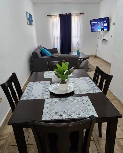 Casa céntrica, en privada con acceso controlado