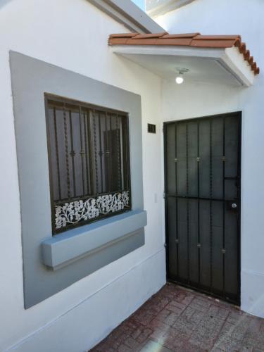 Casa céntrica, en privada con acceso controlado