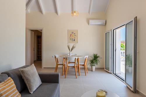 White Lotus Loft & Apartments 5