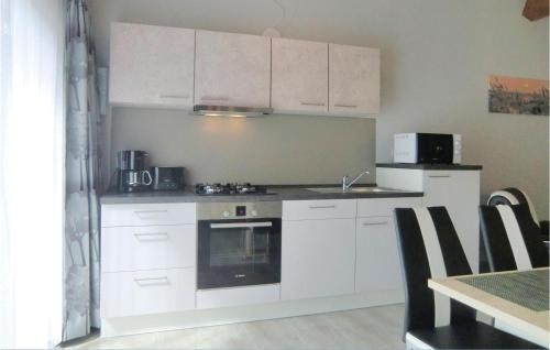 Konyha, 2 Bedroom Cozy Home In Wallendorf in Wallendorf