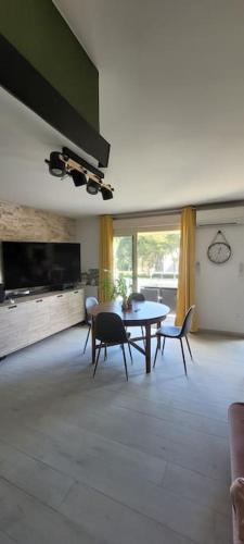 Appart terrasse climatisee 20 min de la Plage in Les Trois-Lucs