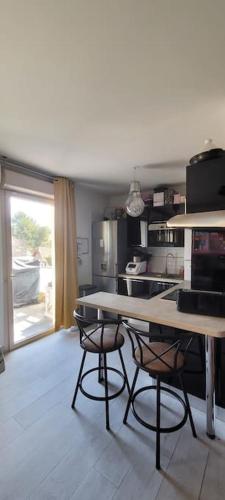 Appart terrasse climatisee 20 min de la Plage in Les Trois-Lucs