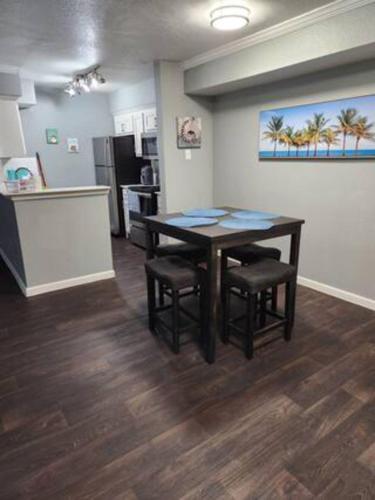 Blue Shark *B501* @ Medical Center 1BR Modern King Apartment with Private Patio in Houston, USA