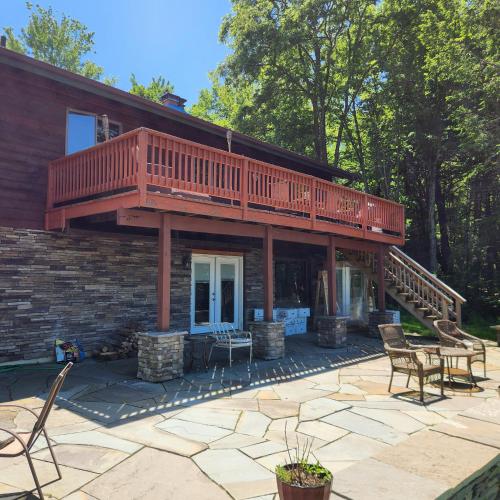 Katskill Chalet Renovated with Endless View in Windham, USA