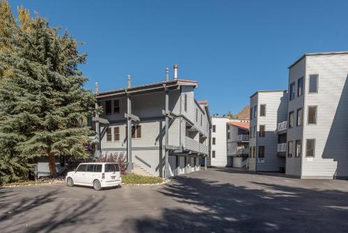 New Listing ! Habitat Condo Walk to Downtown - image 10