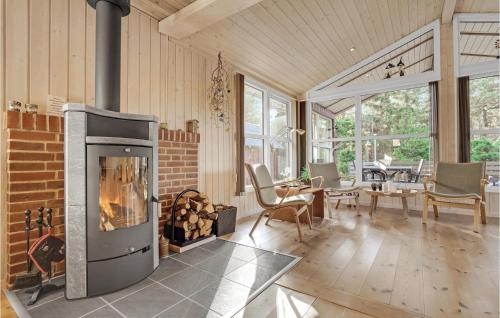 3 Bedroom Stunning Home In Blavand in Vejers Strand