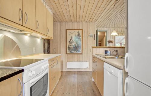 Kitchen, 3 Bedroom Stunning Home In Blavand in Vejers Strand