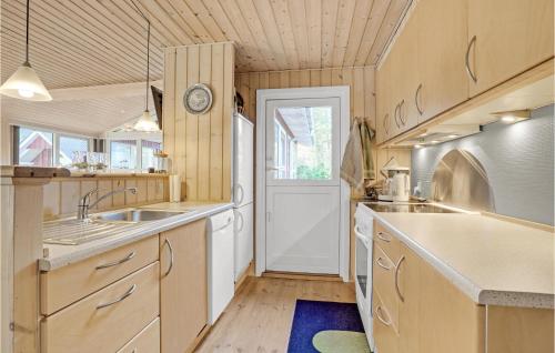 Kitchen, 3 Bedroom Stunning Home In Blavand in Vejers Strand