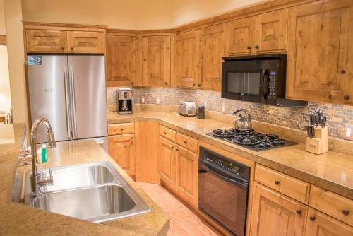 Westridge Unit West Ketchum walk to lifts - image 2