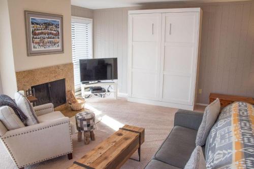 One bedroom Cottonwood with great views - image 11