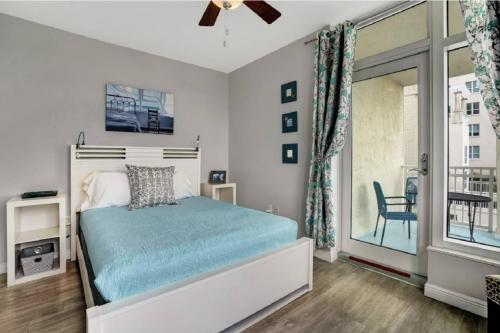 Casa Costa 406N 1 Bedroom, Pools, Jacuzzi, Beach, Shops & Dog Friendly in Boynton Beach, USA