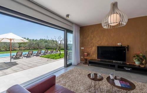 Luxusvilla "Bianca" nur 2 km vom Meer mit offener Terrasse, Pool, Sauna in Buzinija