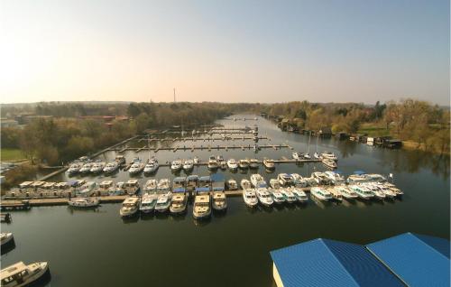 Two-Bedroom Apartment in Rechlin - image 12