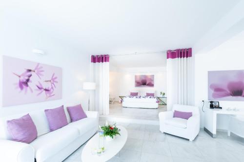 De.Light Suite with Private Pool image 10